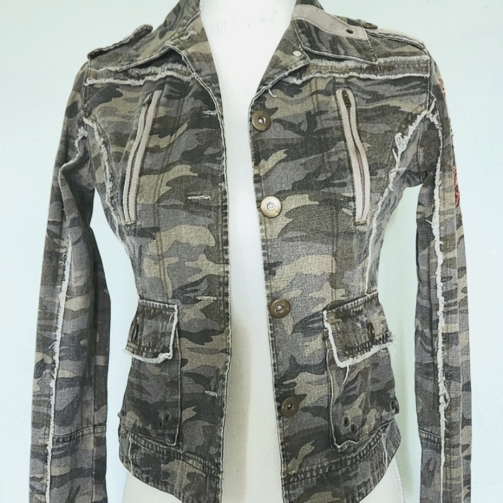 Passport Women's Camouflage Utility Jacket